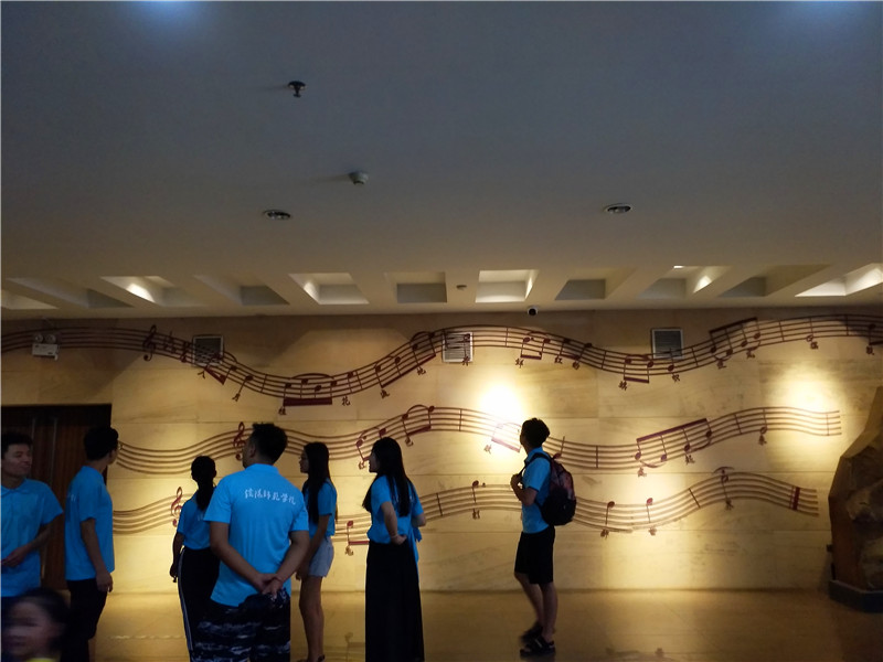 2018082316155343.jpg 【暑期社会实践专题】永利官网开展“音为有你·红色随行”红歌文化调研活动