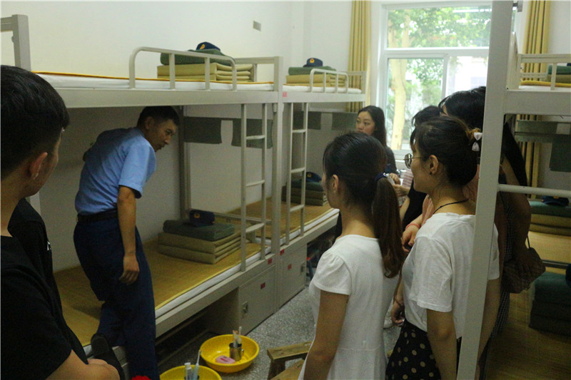 2018070215390272.jpg 【暑期社会实践专题】永利官网大学生暑期“三下乡”社会实践服务团到部队参观见学