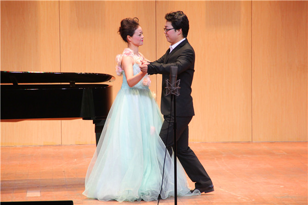 2016121408554090.jpg 永利官网举办歌剧教师专场音乐会