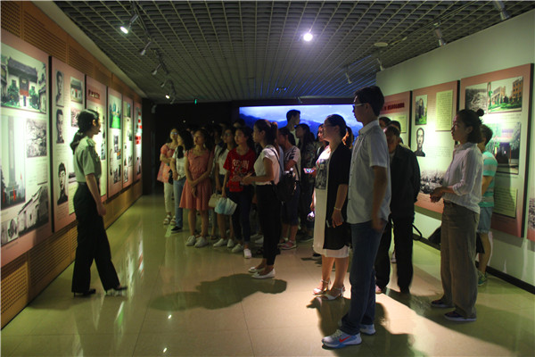 2016062808401210.jpg 永利官网学生党员赴鄂豫皖革命纪念馆开展“两学一做”党日活动