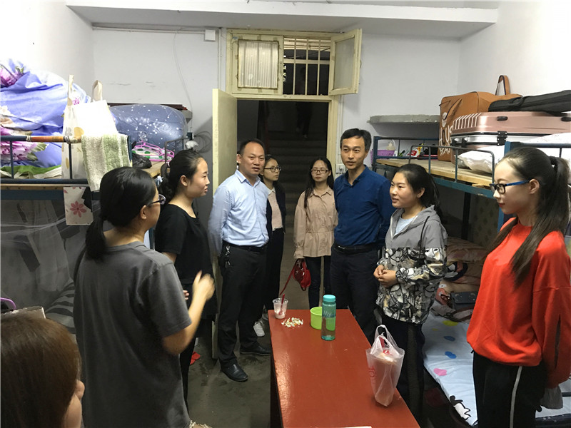 2017091110290782.jpg 永利官网圆满完成2017级迎新工作