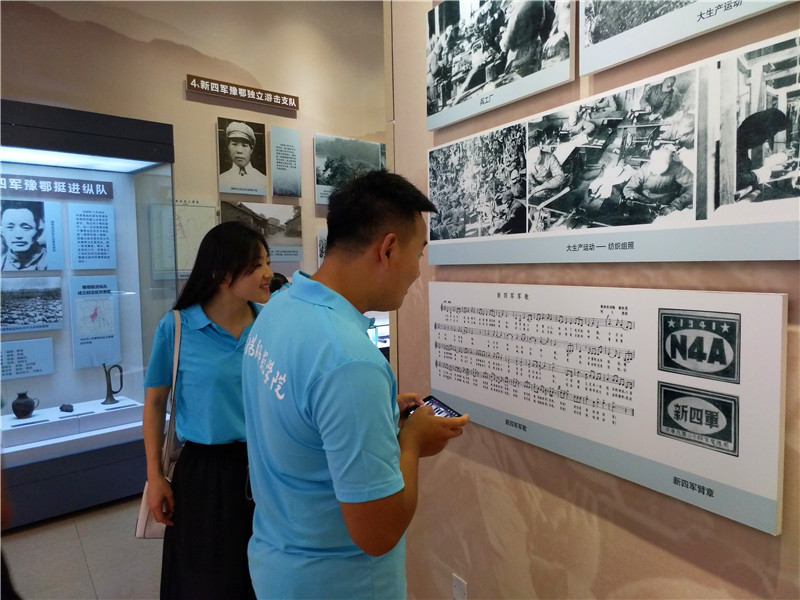 2018082316155313.jpg 【暑期社会实践专题】永利官网开展“音为有你·红色随行”红歌文化调研活动